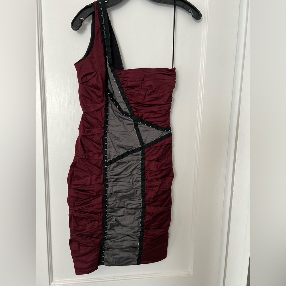 Nicole Miller cocktail dress, metallic, size 2 in burgundy and silver.